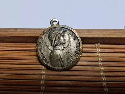 【8个洞收藏】第6场★0押0起一件包邮★女神专场(持续更新···) 7天连拍 回馈老粉 感谢陪伴   - 意大利早期回流小吊坠 圣伊丽莎白 安 塞顿 铜镀银 品相如图 1.9克