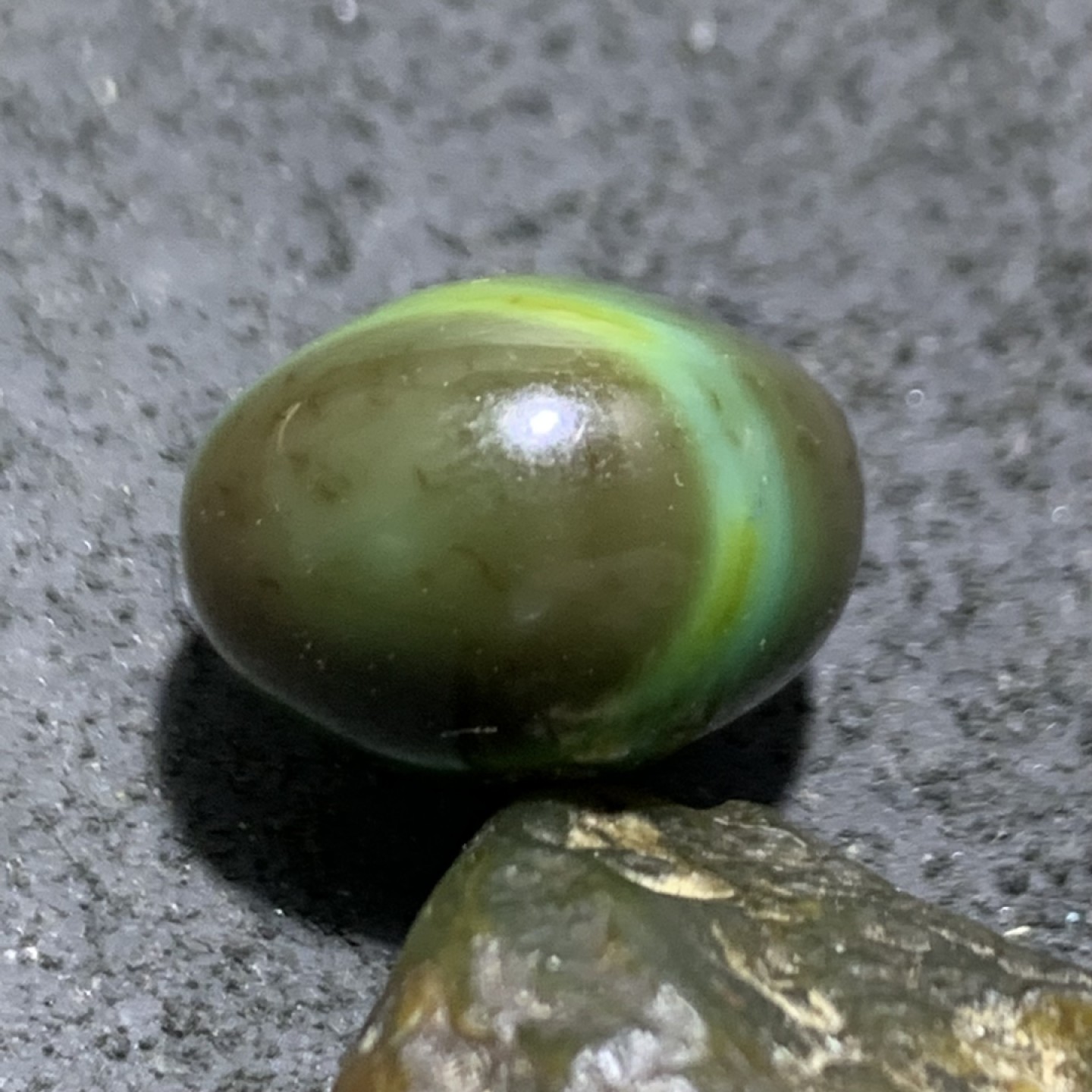 缠丝玛瑙算盘珠1颗，