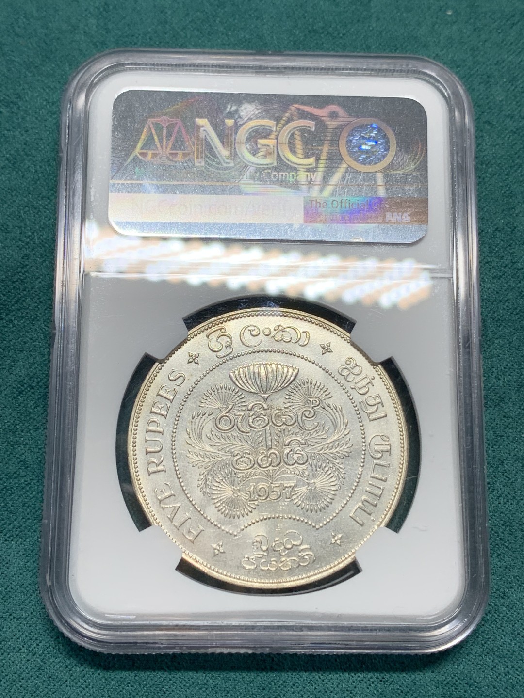 《竞宝斋》第147场-周日，周一 2场 (全场包邮) NGC MS63/64英属锡兰1957年纪念佛教2500年纪念1卢比和5卢比一对，精制已经暴涨，普质稳步上升