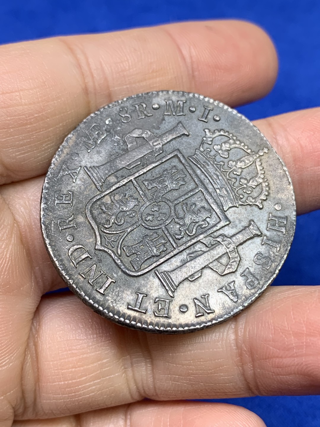 《竞宝斋》第147场-周日，周一 2场 (全场包邮) 秘鲁 1786年 卡三 双柱大银币 细节不错 花冠上有一个戳 挺别致的 细节见图