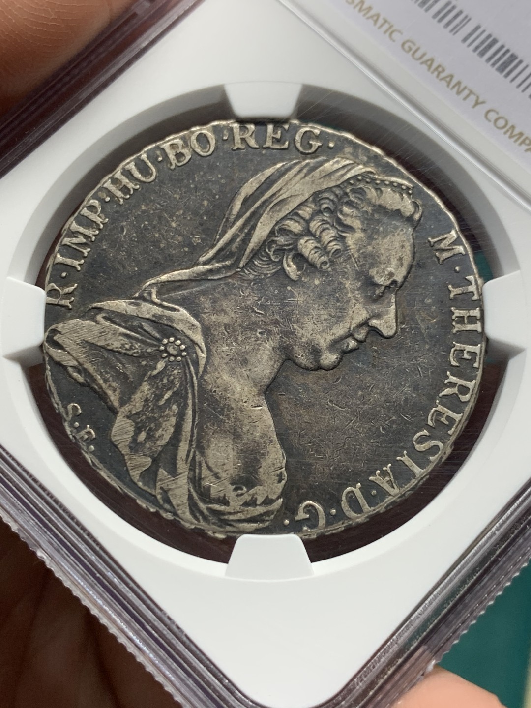 《竞宝斋》第147场-周日，周一 2场 (全场包邮) NGC-XF45 奥地利1780年 大奶妈泰勒 这枚看包浆和羽毛应该是早期的罗马版的后铸