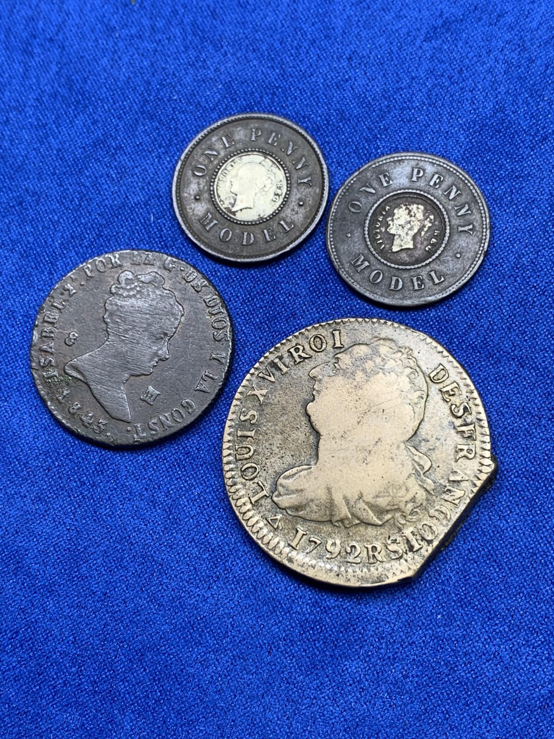 《竞宝斋》第147场-周日，周一 2场 (全场包邮) 铜币4枚（2枚英国小维双色便士，1枚西班牙伊莎贝拉二世8M齿边版，1枚法国路易十六2s大铜币）