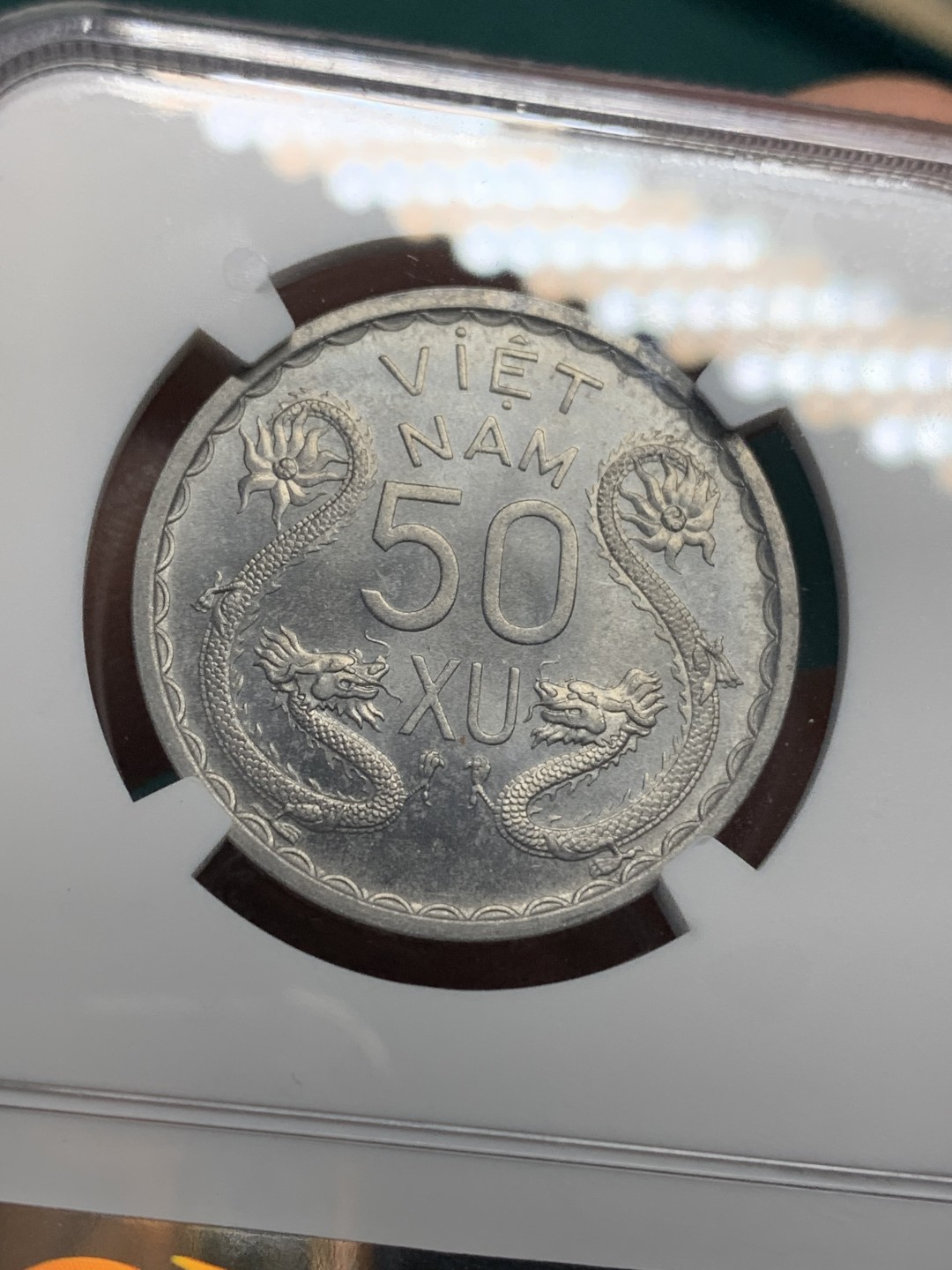 《竞宝斋》第147场-周日，周一 2场 (全场包邮) NGC MS64南越南1953年双龙三姐妹大铝币，南越南所有币中最有设计感的一套，既有东南亚服装特色，由有宗主国双龙的影子