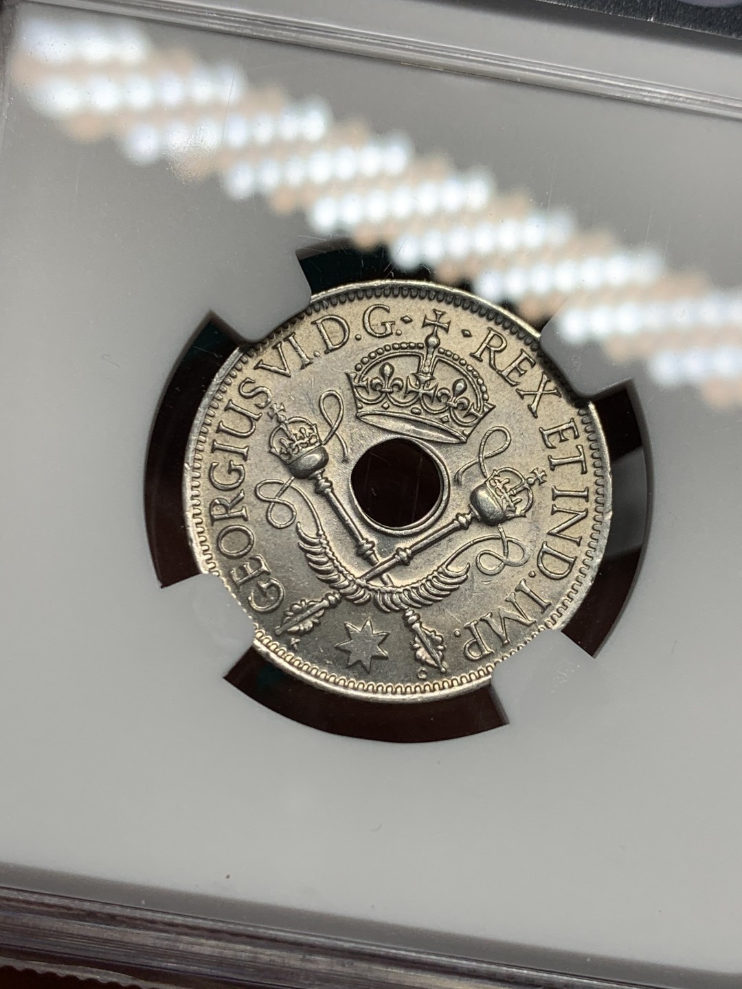 《竞宝斋》第147场-周日，周一 2场 (全场包邮) NGC MS62 1945新几内亚乔六1先令银币