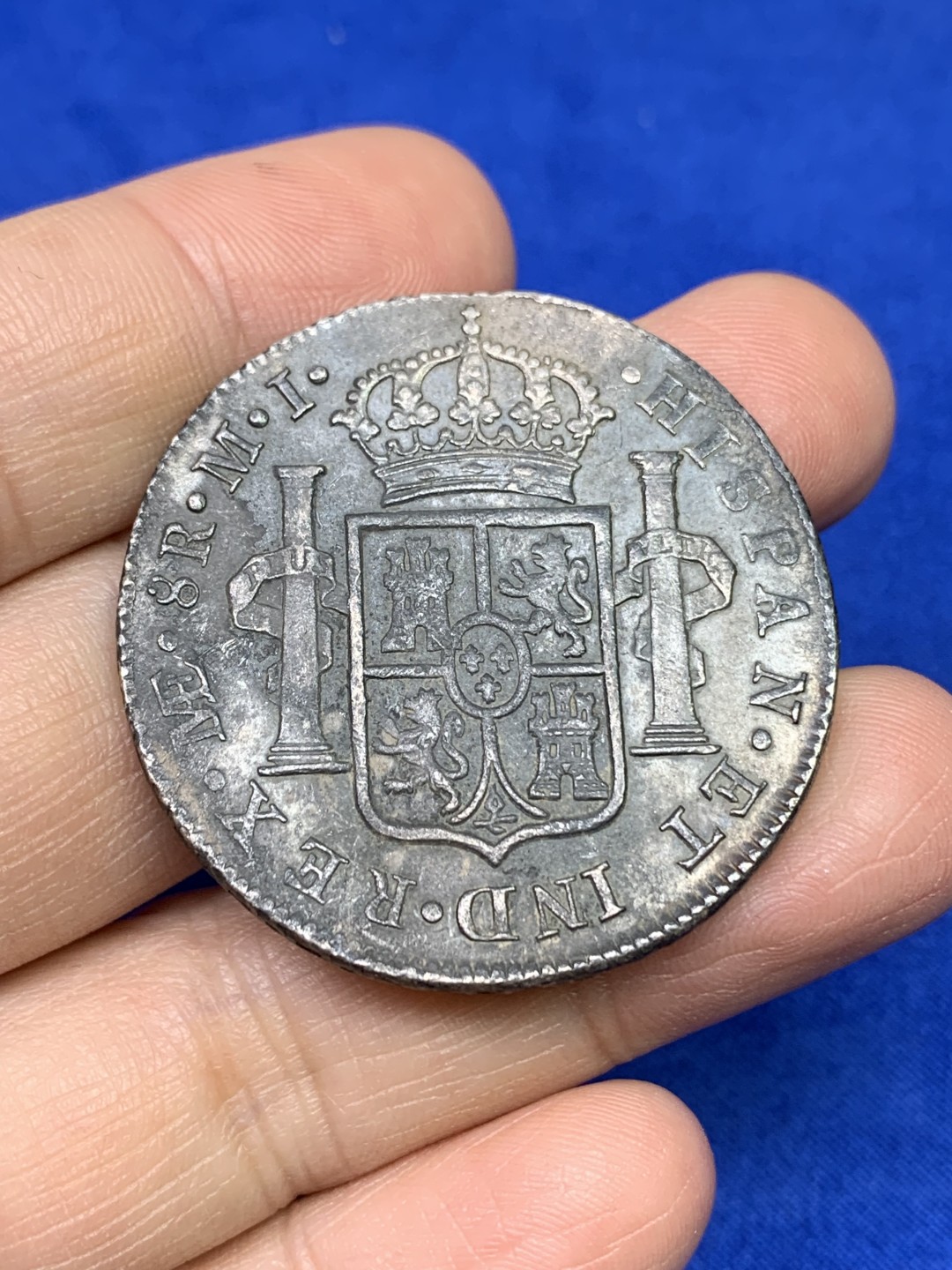 《竞宝斋》第147场-周日，周一 2场 (全场包邮) 秘鲁 1786年 卡三 双柱大银币 细节不错 花冠上有一个戳 挺别致的 细节见图