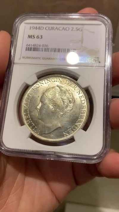 《竞宝斋》第147场-周日，周一 2场 (全场包邮) NGC-MS63 荷属库拉索群岛 1944年 威廉米娜女王2.5盾大银币 原光好品 殖民地系列