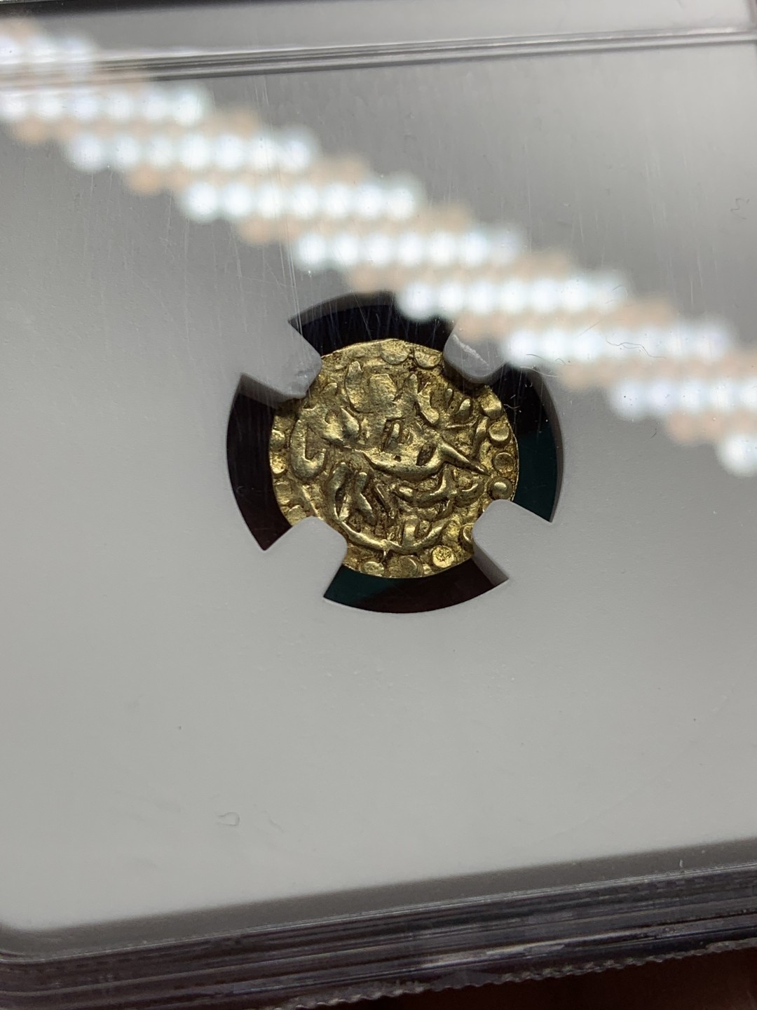 《竞宝斋》第147场-周日，周一 2场 (全场包邮) NGC-AU53 印度尼西亚AH1016年 伊斯坎达·慕达 金币1KUPANG 稀少品种