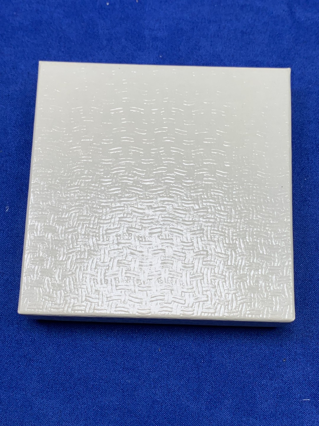 《竞宝斋》第147场-周日，周一 2场 (全场包邮) 1958年 梵蒂冈教皇庇护十二世镀银铜章（纸盒），直径50mm，重量74.4g，超级高浮雕