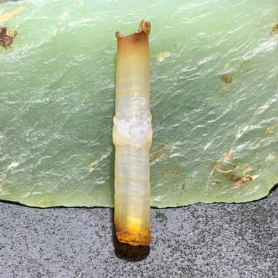 精美高玉化风化纹玛瑙随形桶珠一颗， - 精美高玉化风化纹玛瑙随形桶珠一颗，
