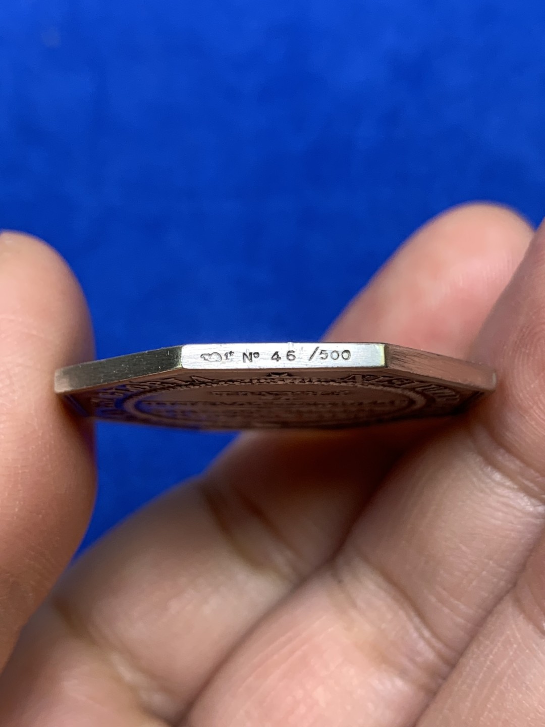 《竞宝斋》第147场-周日，周一 2场 (全场包邮) 法国 巴黎造币厂复刻 八角银章 限量500枚之46（边铭）孤儿救助八角银章 34.6mm 20.8克