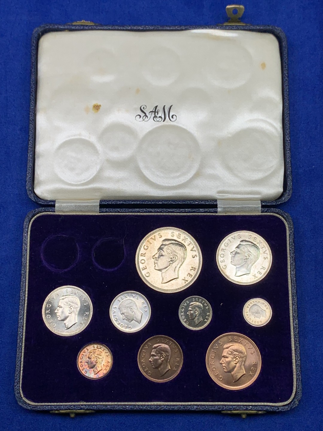 《竞宝斋》第147场-周日，周一 2场 (全场包邮) 1952年 南非乔治六世 套币 状态不错 细节见图