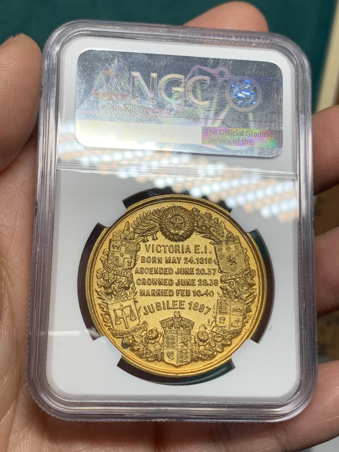 《竞宝斋》第147场-周日，周一 2场 (全场包邮) NGC MS65 1887年英国维多利亚加冕50周年镀金纪念章，顶级品相，WM镀金章