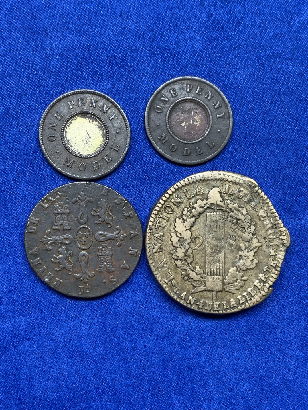 《竞宝斋》第147场-周日，周一 2场 (全场包邮) 铜币4枚（2枚英国小维双色便士，1枚西班牙伊莎贝拉二世8M齿边版，1枚法国路易十六2s大铜币）