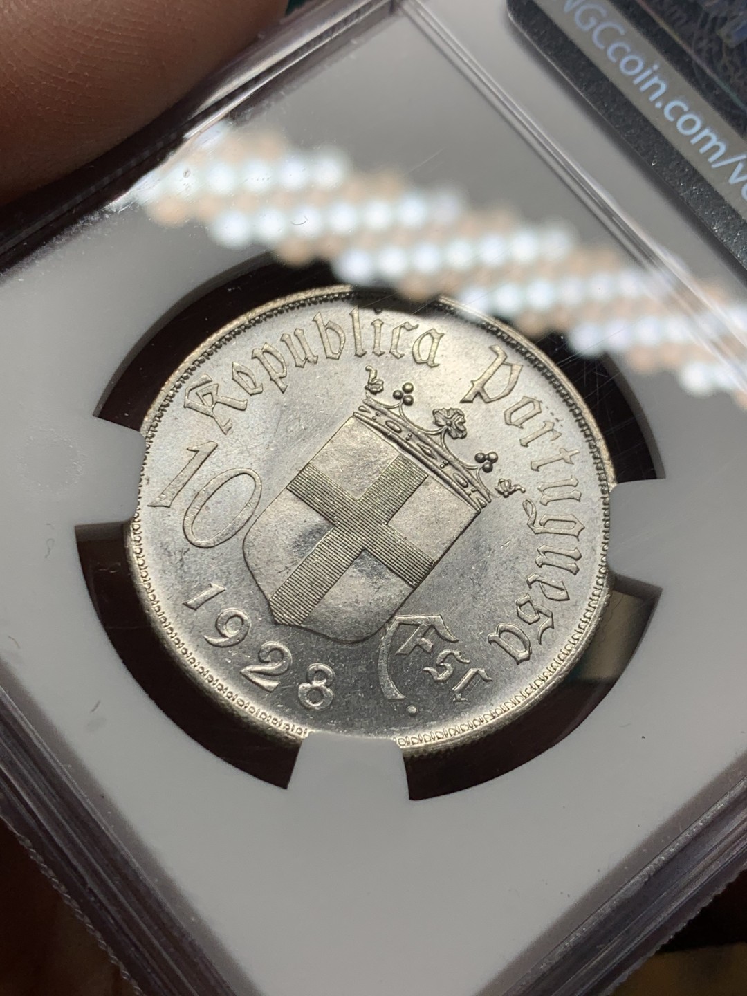 《竞宝斋》第147场-周日，周一 2场 (全场包邮) NGC-MS64 葡萄牙1928年 马剑10埃斯库多银币 顶级品相 稀少品种