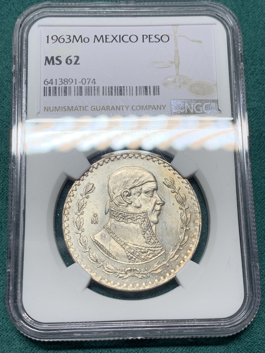 《竞宝斋》第147场-周日，周一 2场 (全场包邮) NGC-MS62 墨西哥1963年 小鹰洋1比索银币 原光好品 淡彩