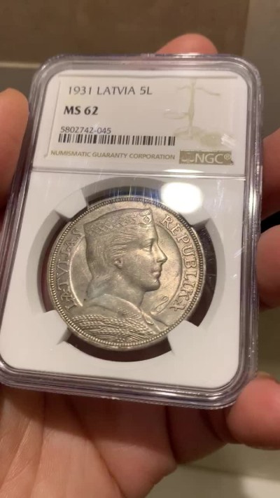 《竞宝斋》第147场-周日，周一 2场 (全场包邮) NGC-MS62 拉脱维亚 1931年5拉特美女大银币 带点包浆 外拍热门品种 价格洼地