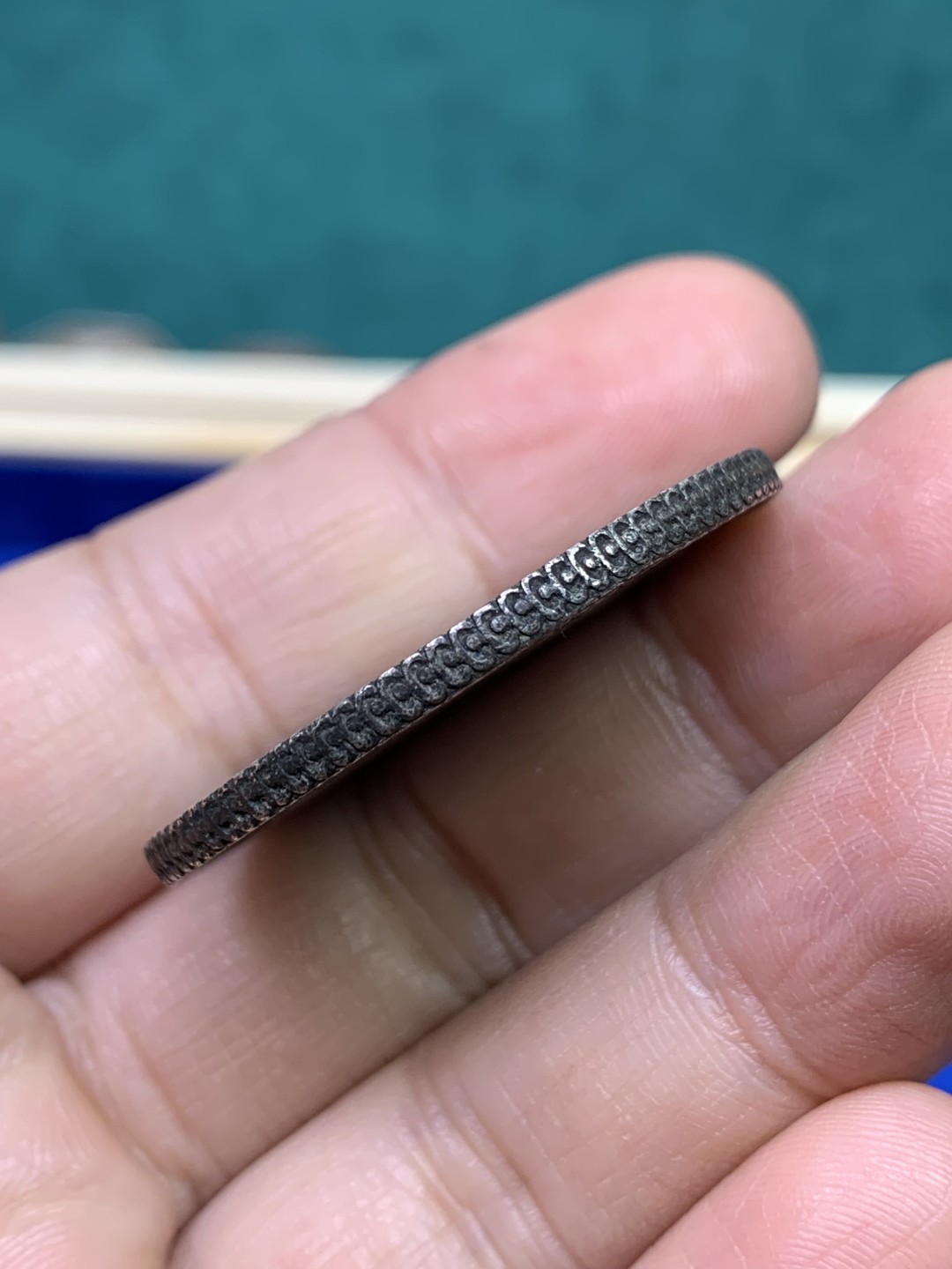 《竞宝斋》第147场-周日，周一 2场 (全场包邮) 墨西哥1877年8R鹰洋 原味大老黑全羽鹰