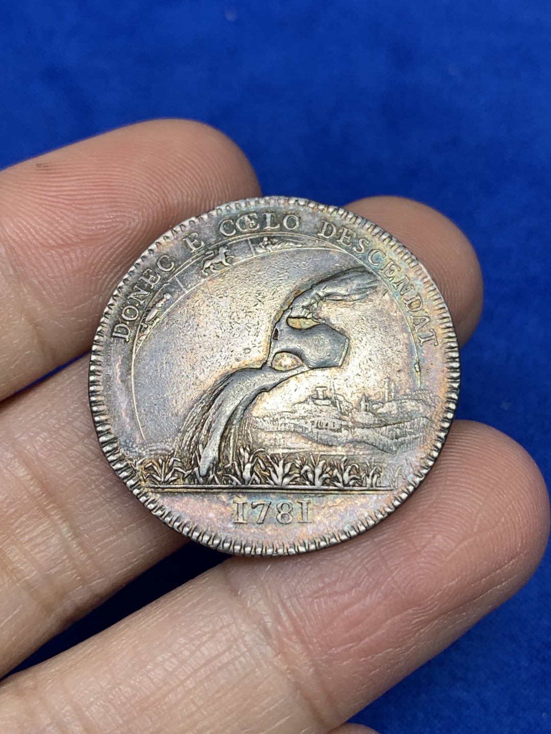 《竞宝斋》第147场-周日，周一 2场 (全场包邮) 法国1781年 巴黎 圆形银质JETON 五彩包浆