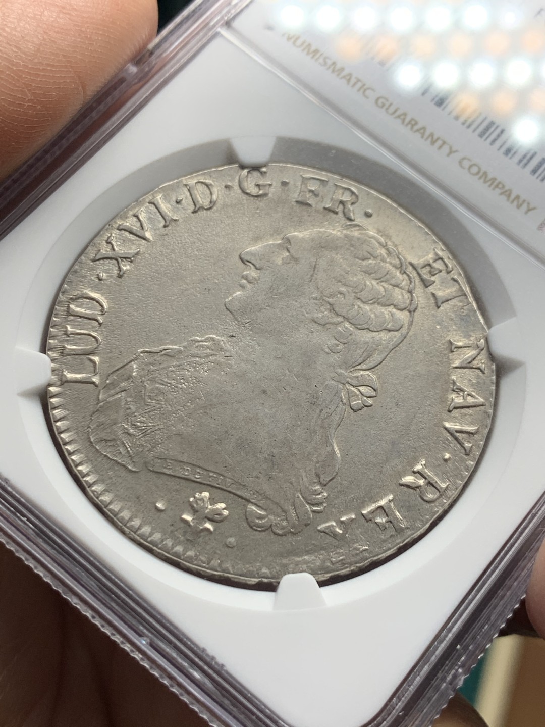 《竞宝斋》第147场-周日，周一 2场 (全场包邮) NGC-AU 法国 1788L巴约讷厂路易十六 1埃居银币 无减重痕 纹章花枝细节佳