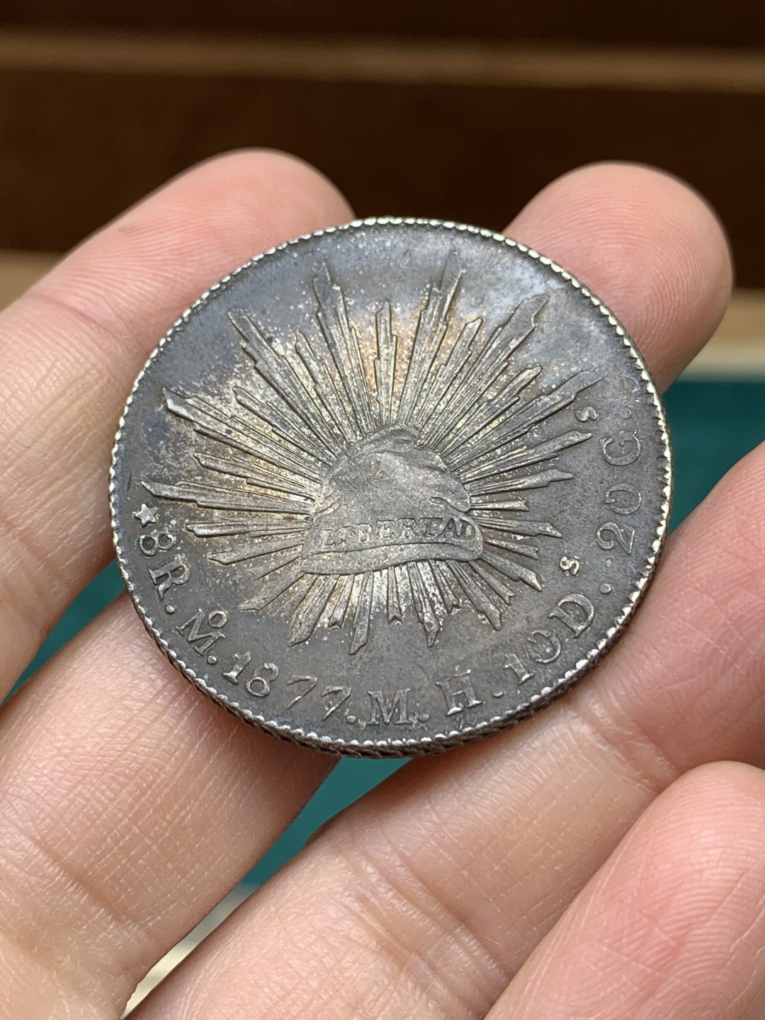 《竞宝斋》第147场-周日，周一 2场 (全场包邮) 墨西哥1877年8R鹰洋 原味大老黑全羽鹰