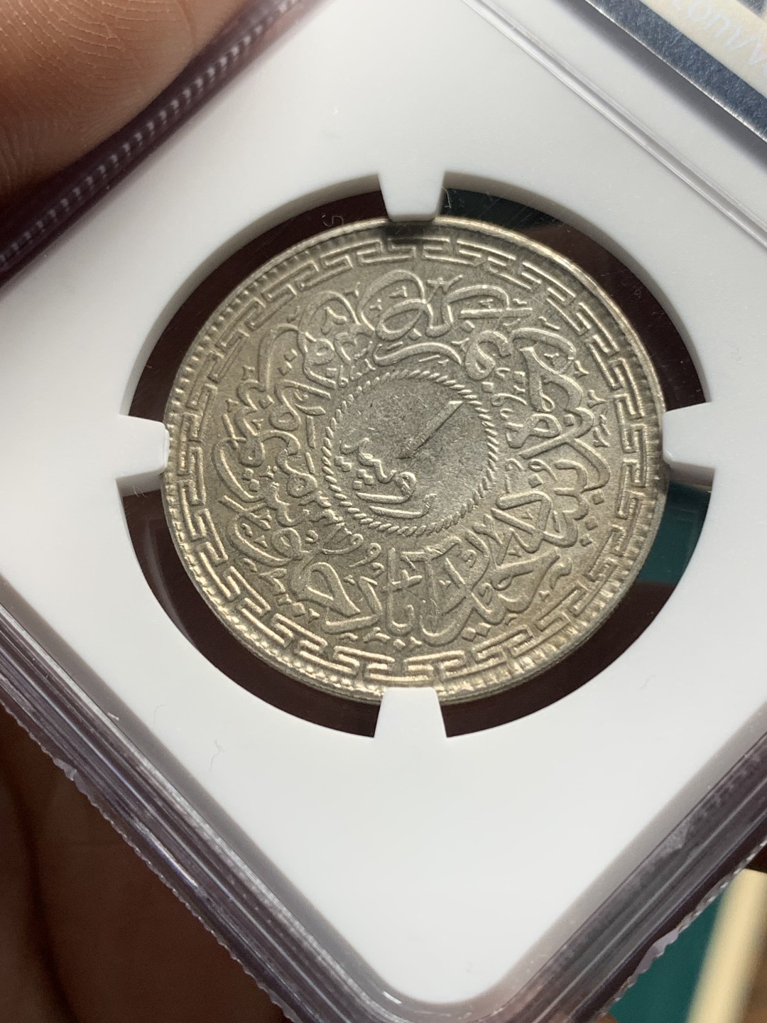 《竞宝斋》第147场-周日，周一 2场 (全场包邮) NGC-MS65印度海得拉巴1362//34年清真寺1卢比 高分好品强转光