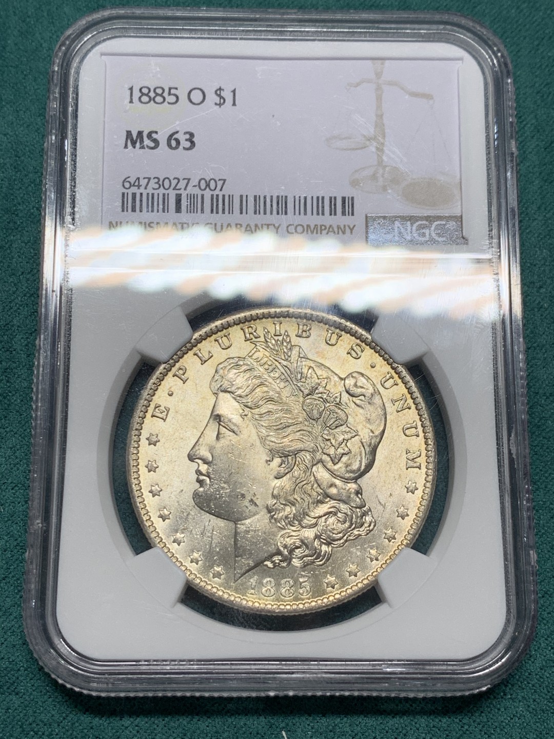 《竞宝斋》第147场-周日，周一 2场 (全场包邮) NGC-MS63 美国 1885 O厂 摩根1美元银币 正面淡金彩 鹰面锈红彩