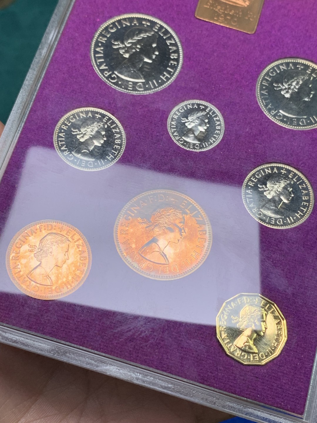 《竞宝斋》第147场-周日，周一 2场 (全场包邮) 英国 1970年 原盒原证 关门年份 英国12进制精制套币 最后一套12进制英国套币 随后发行的套币均为10进制新便士体系