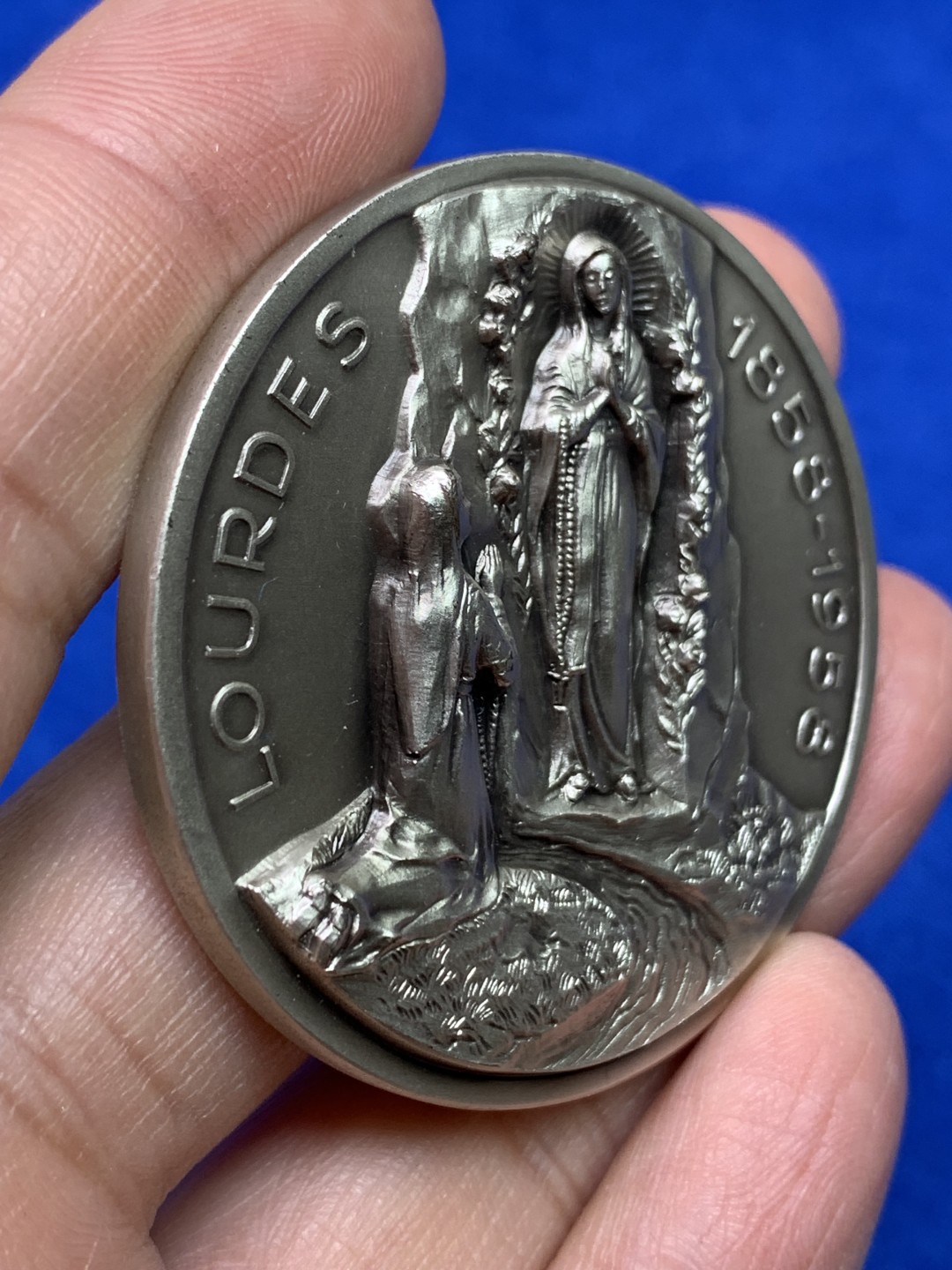 《竞宝斋》第147场-周日，周一 2场 (全场包邮) 1958年 梵蒂冈教皇庇护十二世镀银铜章（纸盒），直径50mm，重量74.4g，超级高浮雕