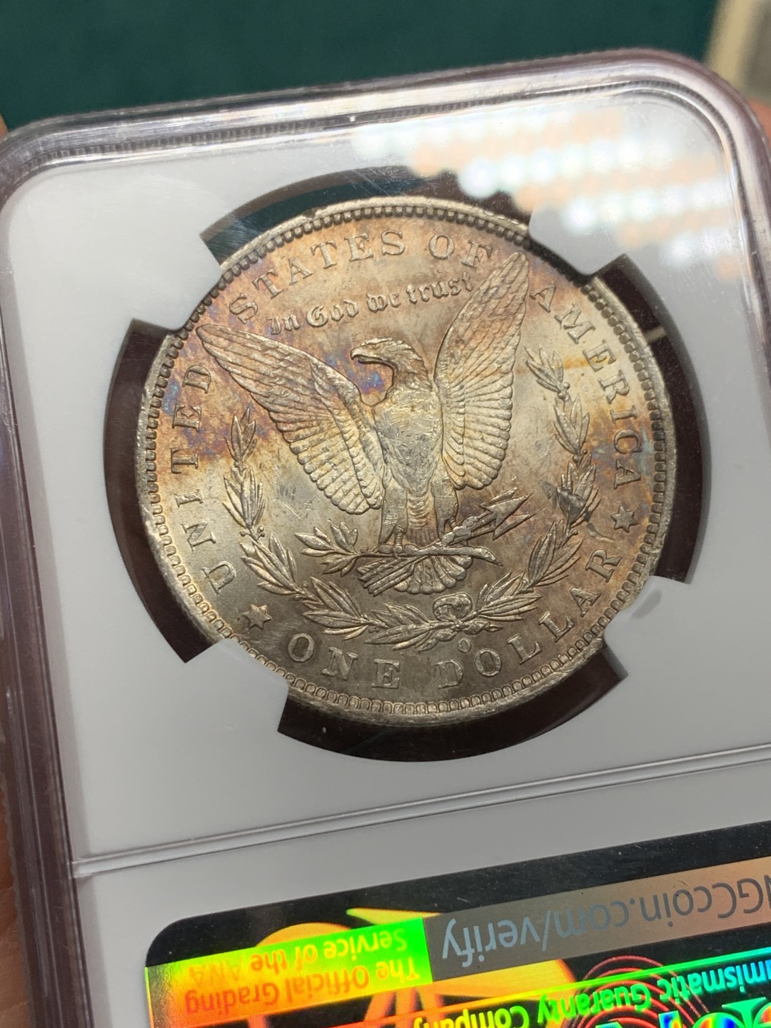 《竞宝斋》第147场-周日，周一 2场 (全场包邮) NGC-MS63 美国 1885 O厂 摩根1美元银币 正面淡金彩 鹰面锈红彩