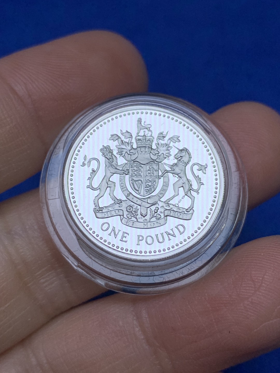 《竞宝斋》第147场-周日，周一 2场 (全场包邮) 1998年 英国精制 1英镑银币 直径不大 特厚