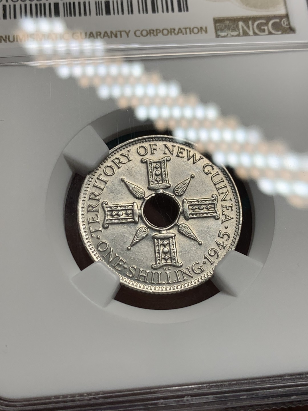 《竞宝斋》第147场-周日，周一 2场 (全场包邮) NGC MS62 1945新几内亚乔六1先令银币