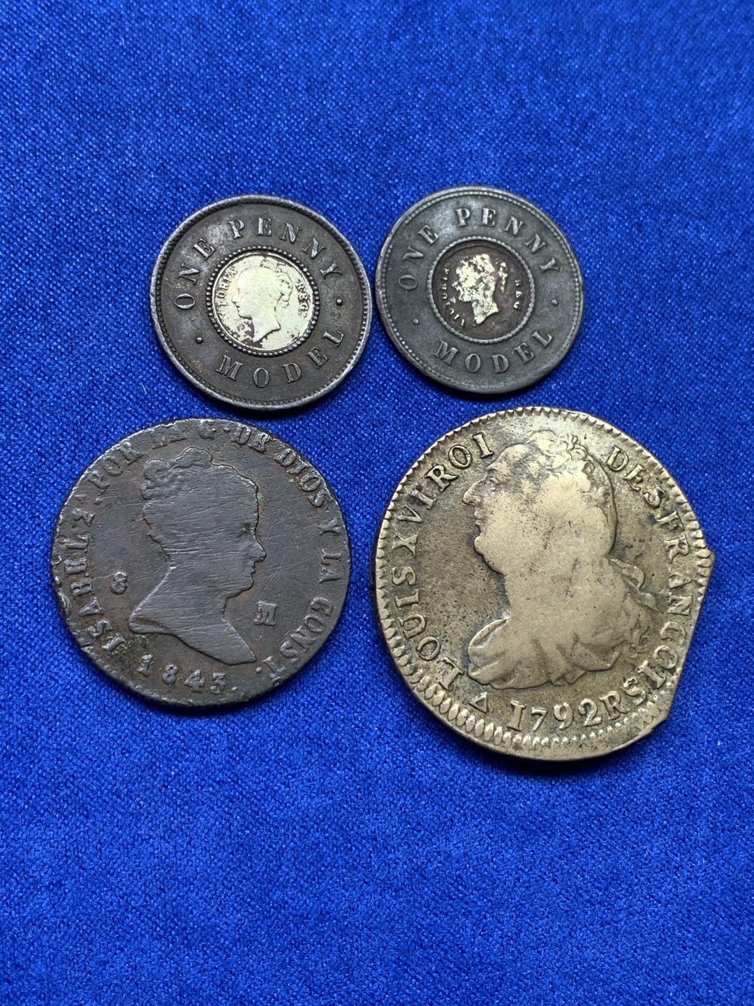 《竞宝斋》第147场-周日，周一 2场 (全场包邮) 铜币4枚（2枚英国小维双色便士，1枚西班牙伊莎贝拉二世8M齿边版，1枚法国路易十六2s大铜币）