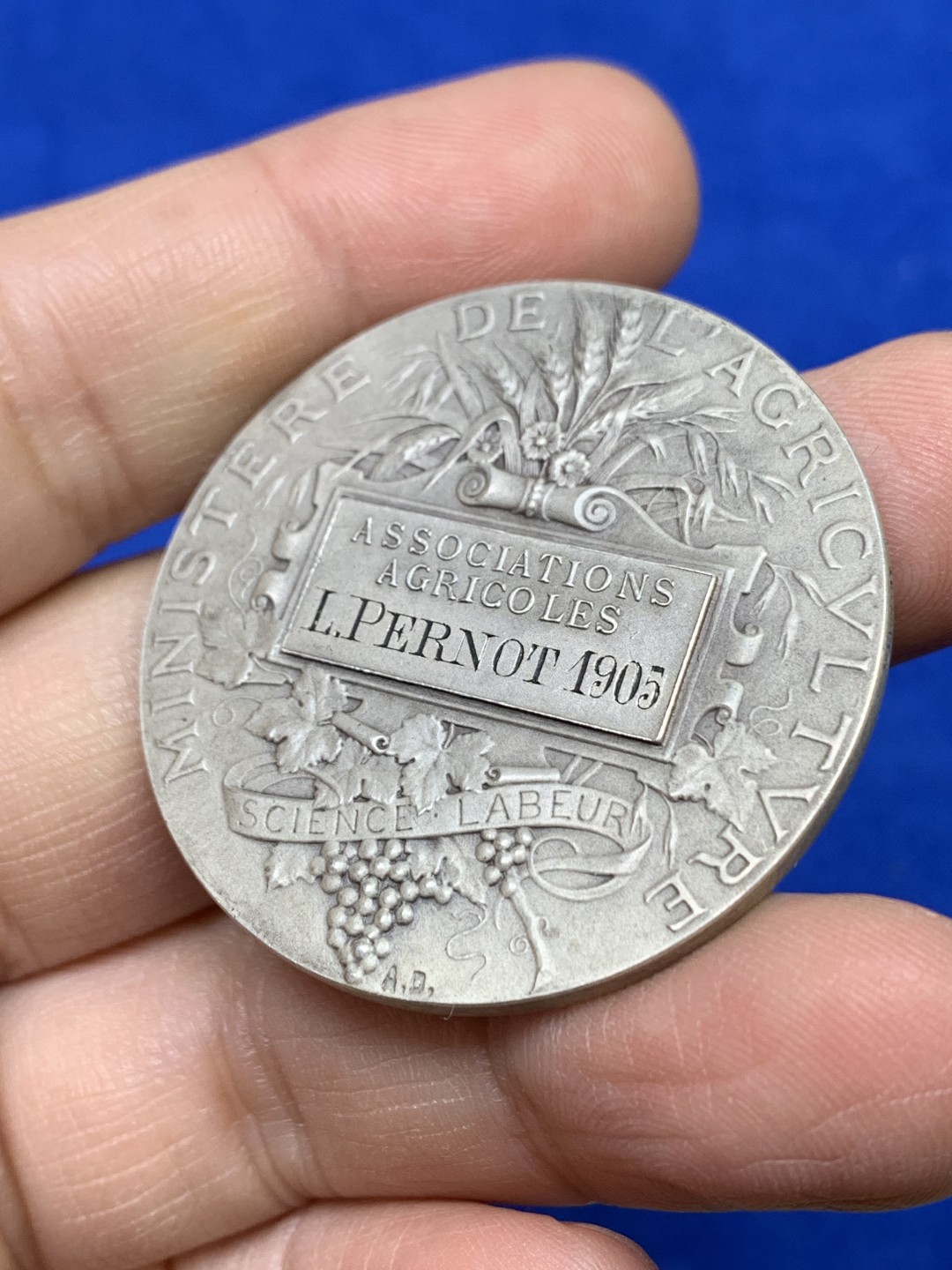 《竞宝斋》第147场-周日，周一 2场 (全场包邮) 法国 1905年 农业银章 品相好 丰饶角银标 41mm 36克