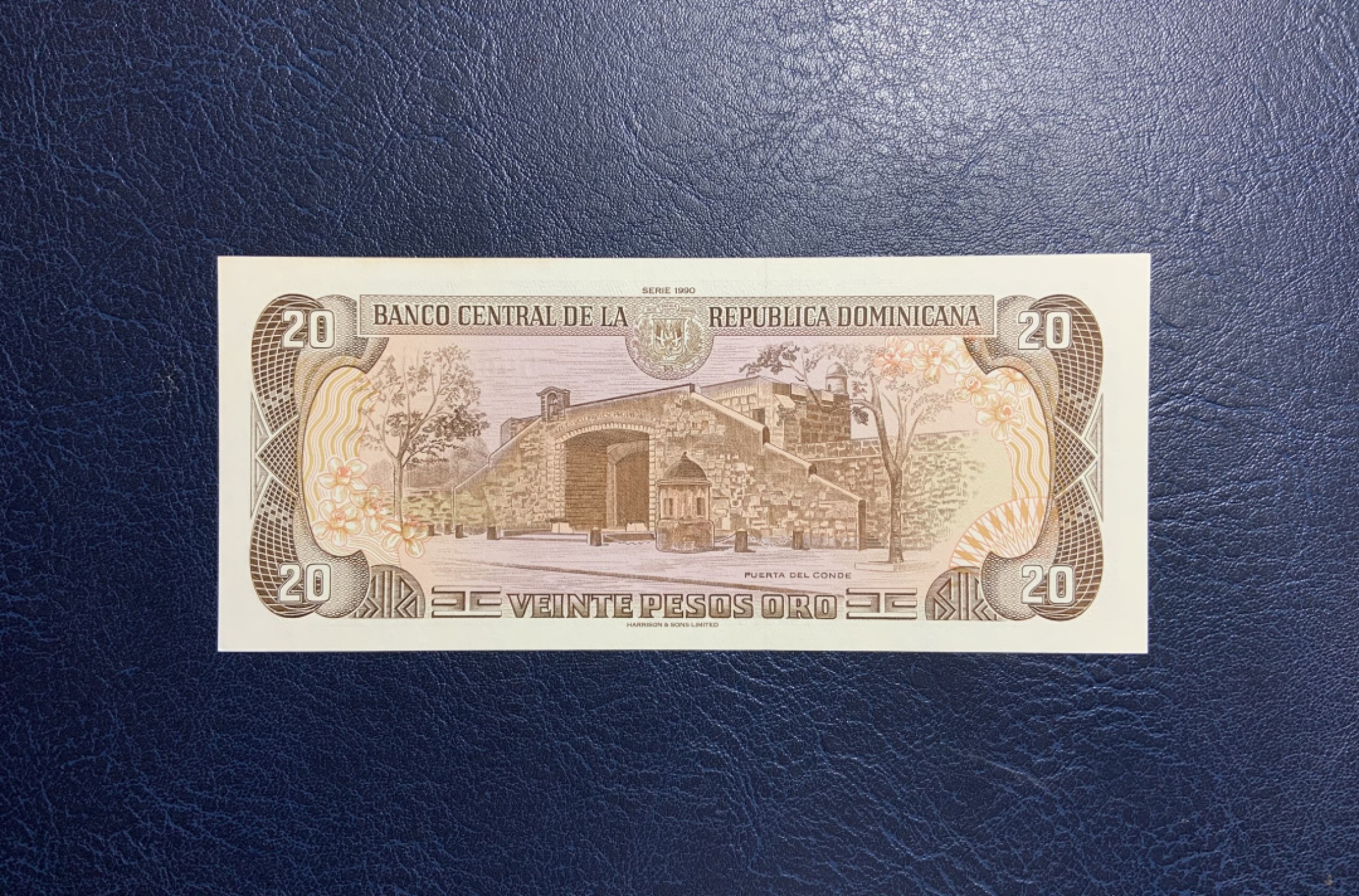 收藏联盟Quantum Auction 第244期拍卖  多米尼加1990年20比索 品相UNC- 百位号 国父纪念馆 孔代门
