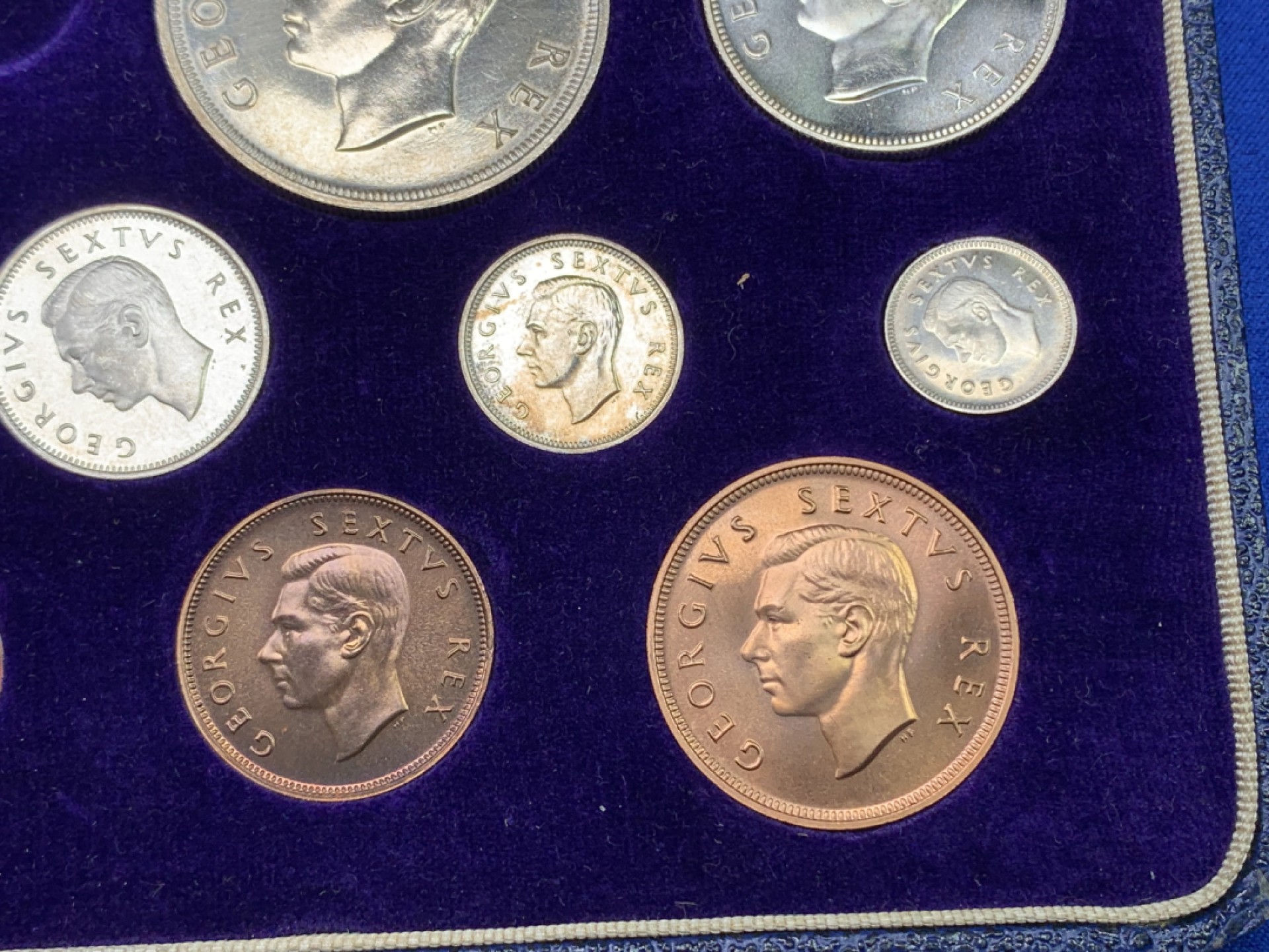 《竞宝斋》第147场-周日，周一 2场 (全场包邮) 1952年 南非乔治六世 套币 状态不错 细节见图