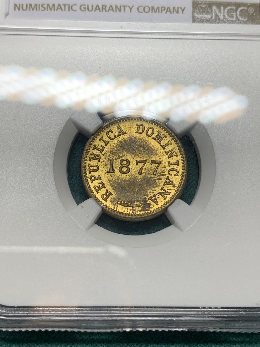 《竞宝斋》第147场-周日，周一 2场 (全场包邮) NGC MS62多米尼加1877年1分铜币，非常的厚，南美大热区域多米早期铜币上MS的不多