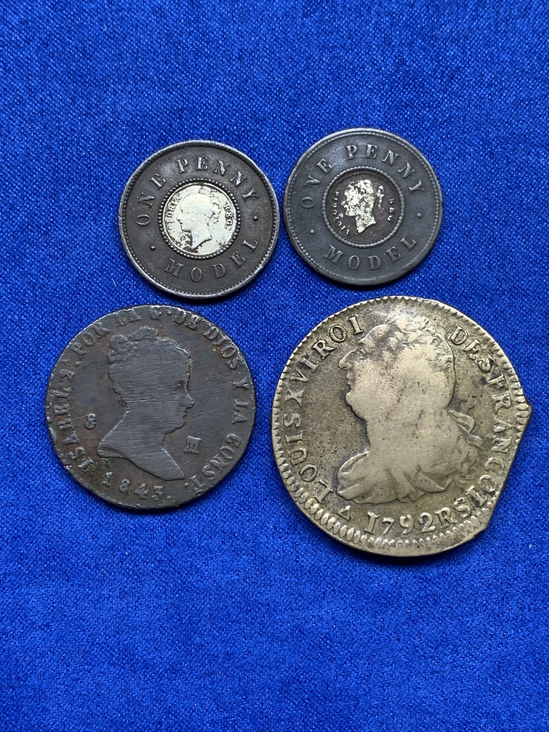 《竞宝斋》第147场-周日，周一 2场 (全场包邮) 铜币4枚（2枚英国小维双色便士，1枚西班牙伊莎贝拉二世8M齿边版，1枚法国路易十六2s大铜币）