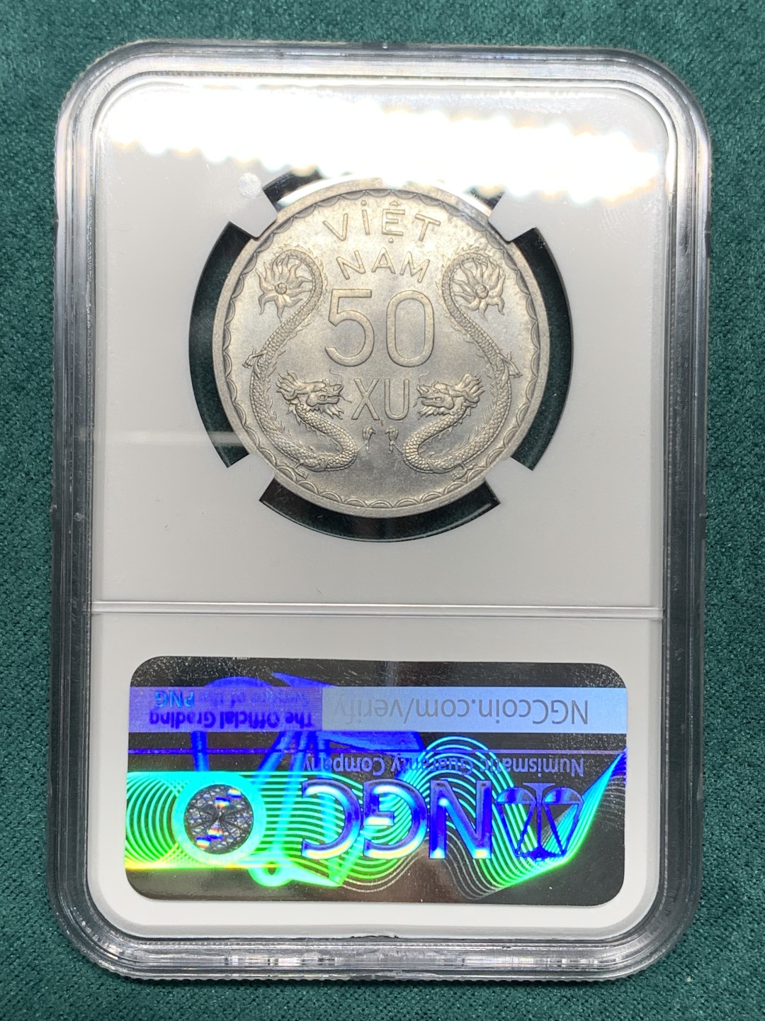 《竞宝斋》第147场-周日，周一 2场 (全场包邮) NGC MS64南越南1953年双龙三姐妹大铝币，南越南所有币中最有设计感的一套，既有东南亚服装特色，由有宗主国双龙的影子