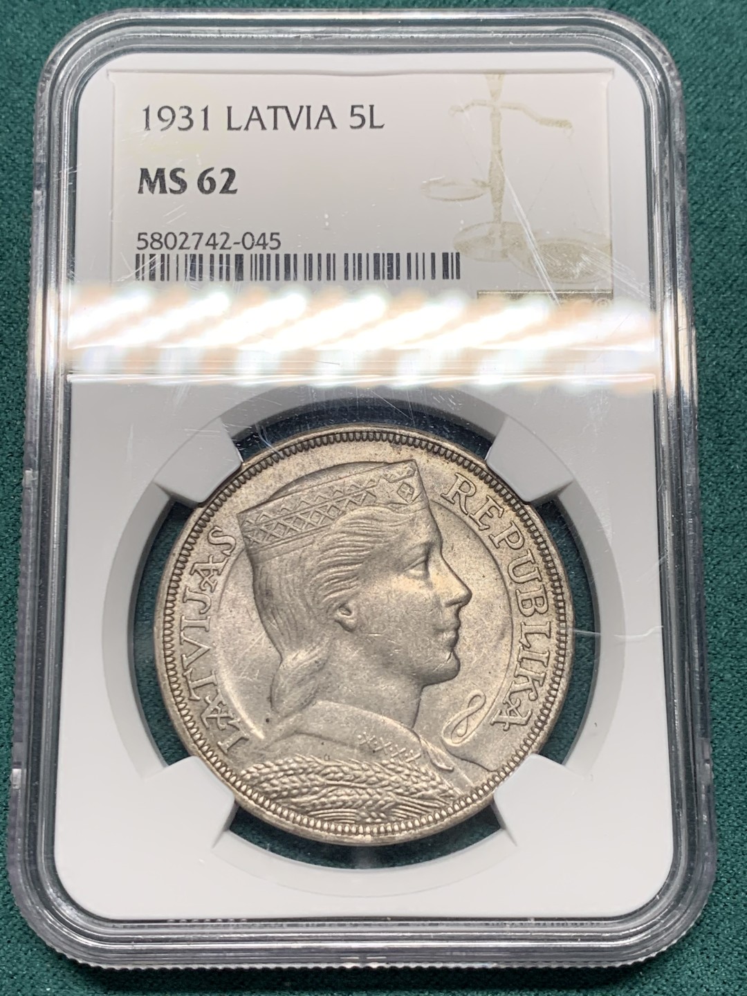 《竞宝斋》第147场-周日，周一 2场 (全场包邮) NGC-MS62 拉脱维亚 1931年5拉特美女大银币 带点包浆 外拍热门品种 价格洼地