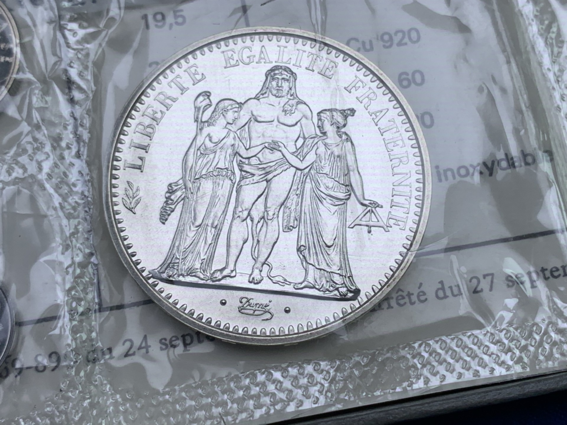 《竞宝斋》第147场-周日，周一 2场 (全场包邮) 法国 1973年原包装8枚套带 1枚大银币 状态好