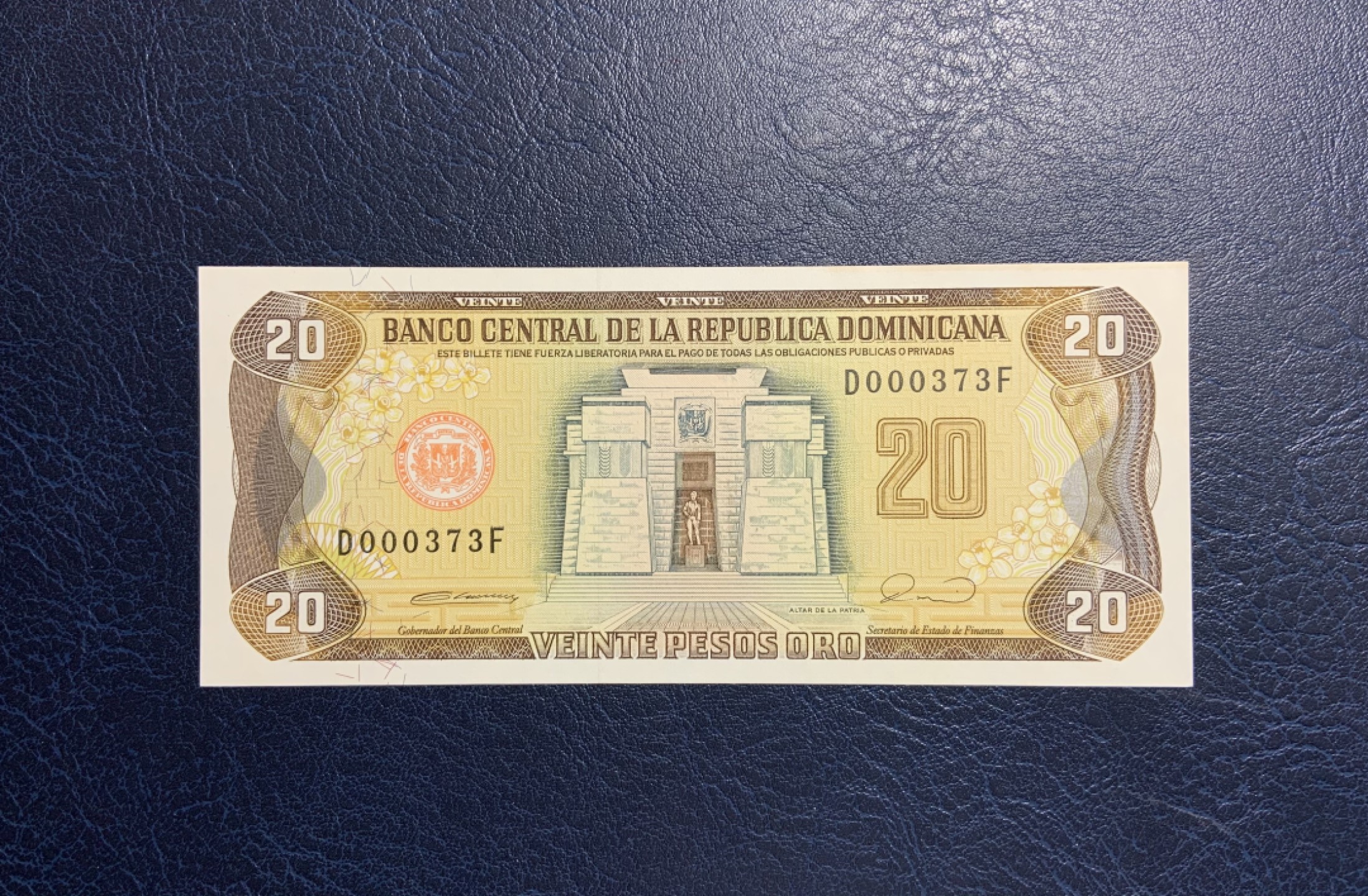 收藏联盟Quantum Auction 第244期拍卖  多米尼加1990年20比索 品相UNC- 百位号 国父纪念馆 孔代门