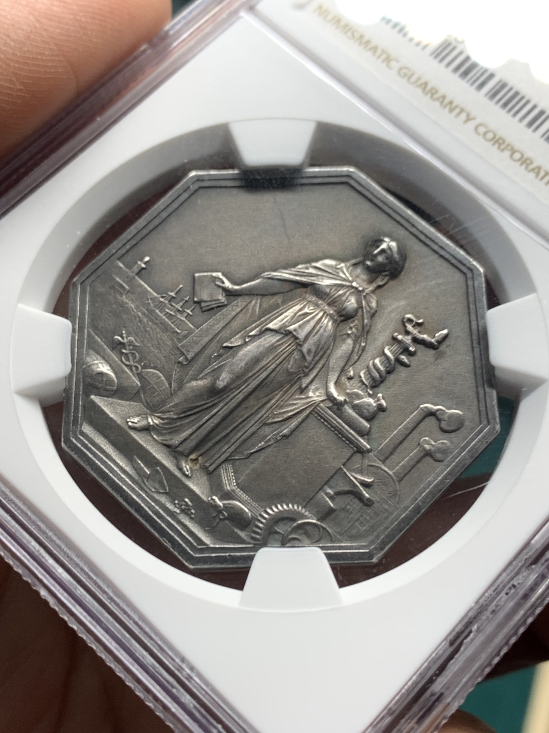 《竞宝斋》第147场-周日，周一 2场 (全场包邮) NGC-MS61 法国1859年工业女神JETON银质八角章 40mm大章 黑彩 低评