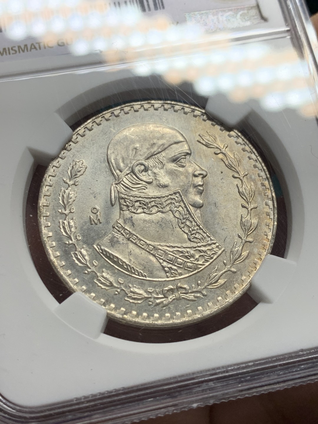 《竞宝斋》第147场-周日，周一 2场 (全场包邮) NGC-MS62 墨西哥1963年 小鹰洋1比索银币 原光好品 淡彩