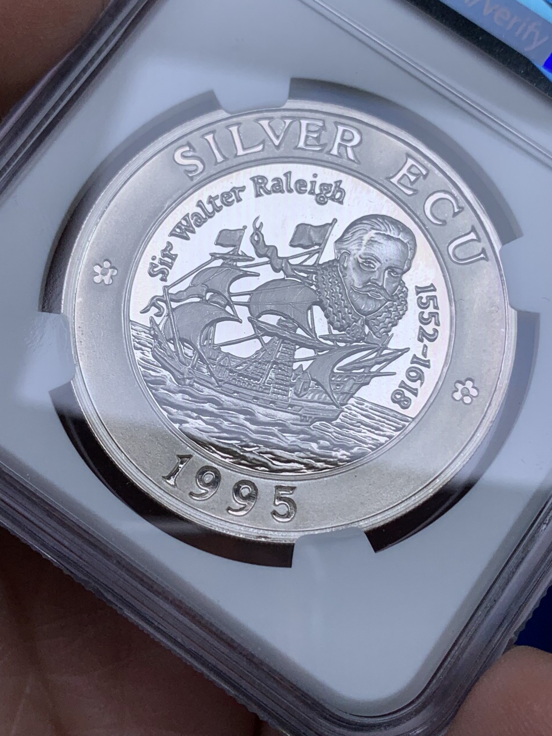 《竞宝斋》第147场-周日，周一 2场 (全场包邮) NGC-PF65 英国1995年 战舰ECU大银币 首见品种