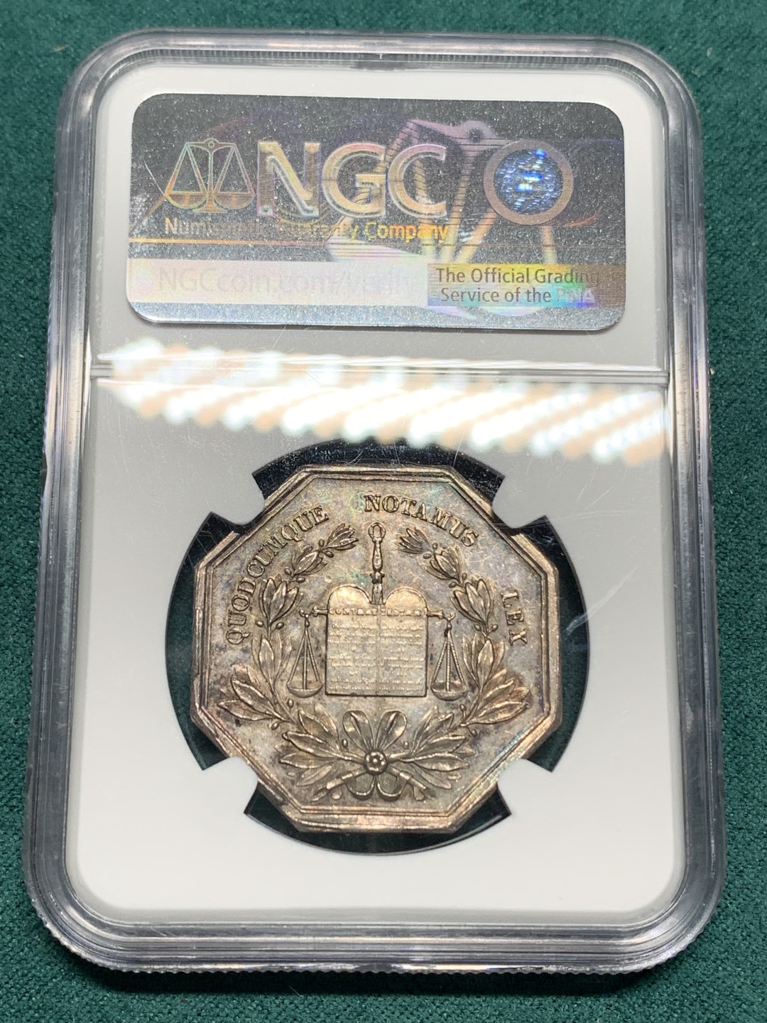 《竞宝斋》第147场-周日，周一 2场 (全场包邮) NGC-MS62 法国卡克塔公证处JETON银质八角章 稀少手指边铭 五彩