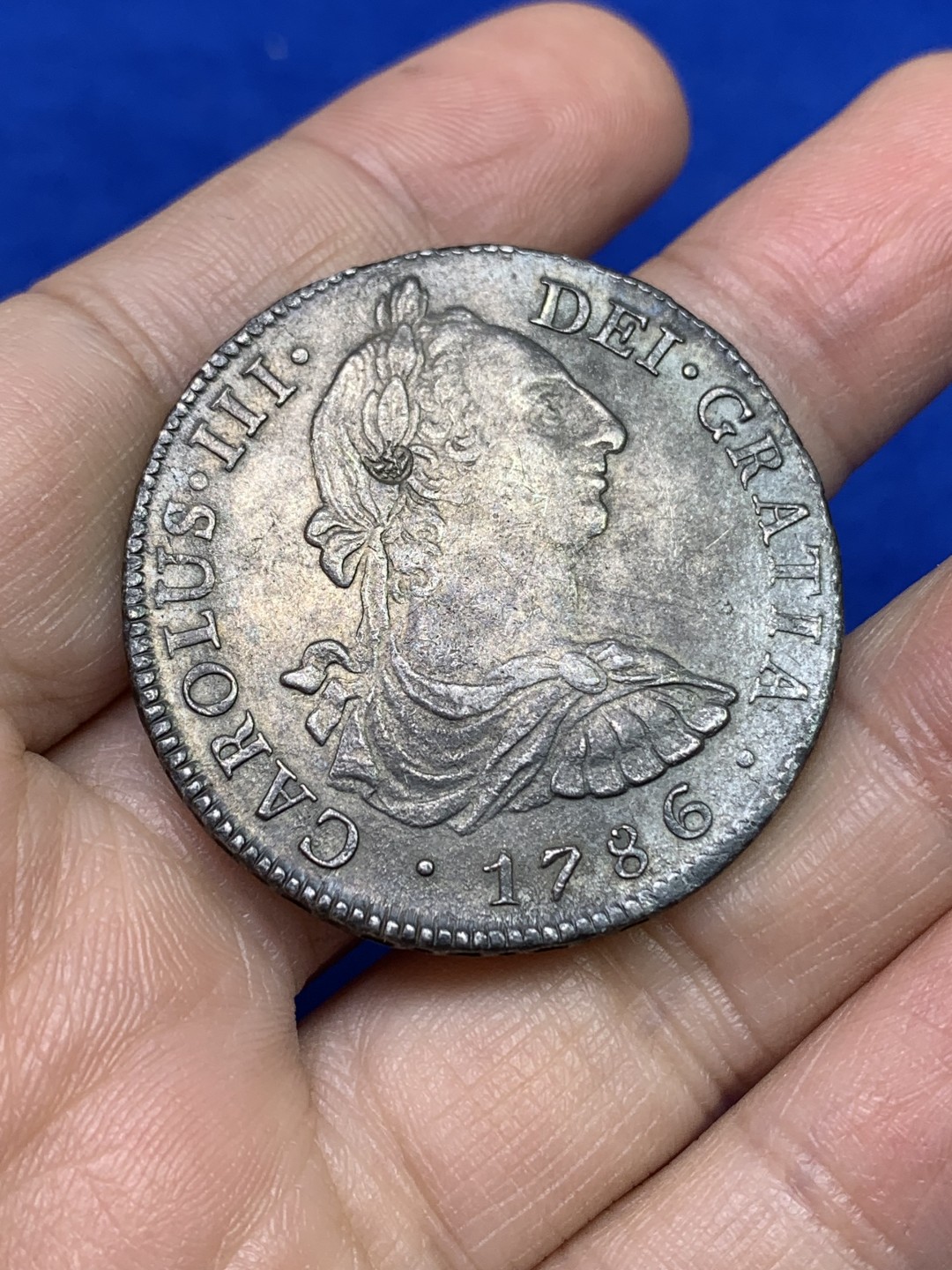 《竞宝斋》第147场-周日，周一 2场 (全场包邮) 秘鲁 1786年 卡三 双柱大银币 细节不错 花冠上有一个戳 挺别致的 细节见图