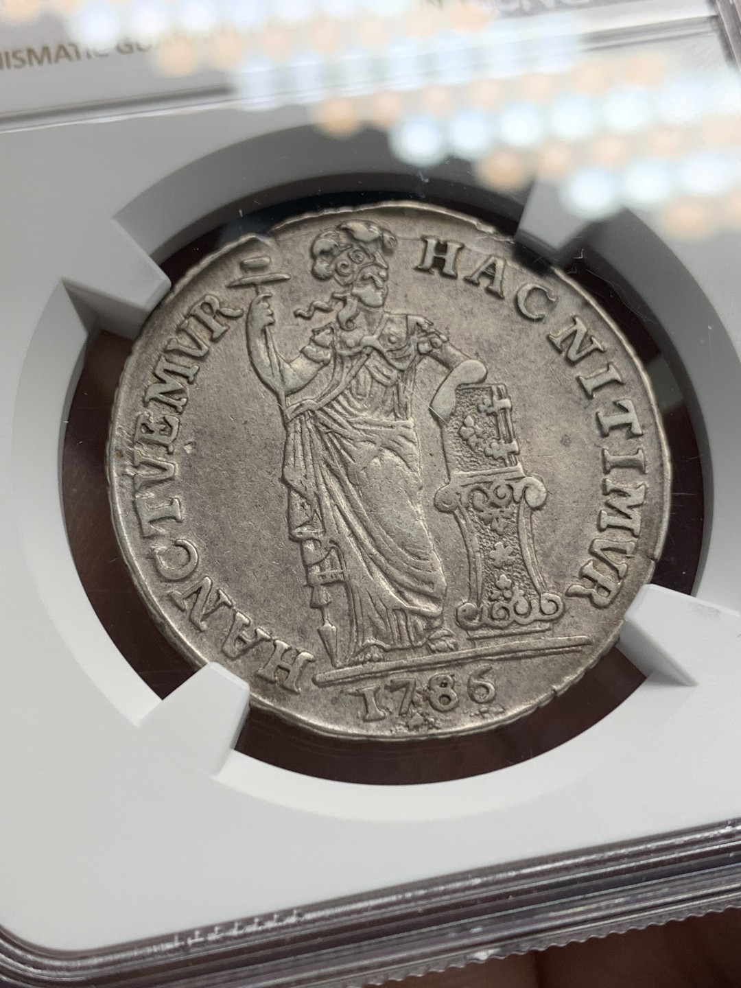 《竞宝斋》第147场-周日，周一 2场 (全场包邮) NGC-XFD 1786年荷兰东印度公司1盾银币 西弗里斯兰产，少见的VOC版