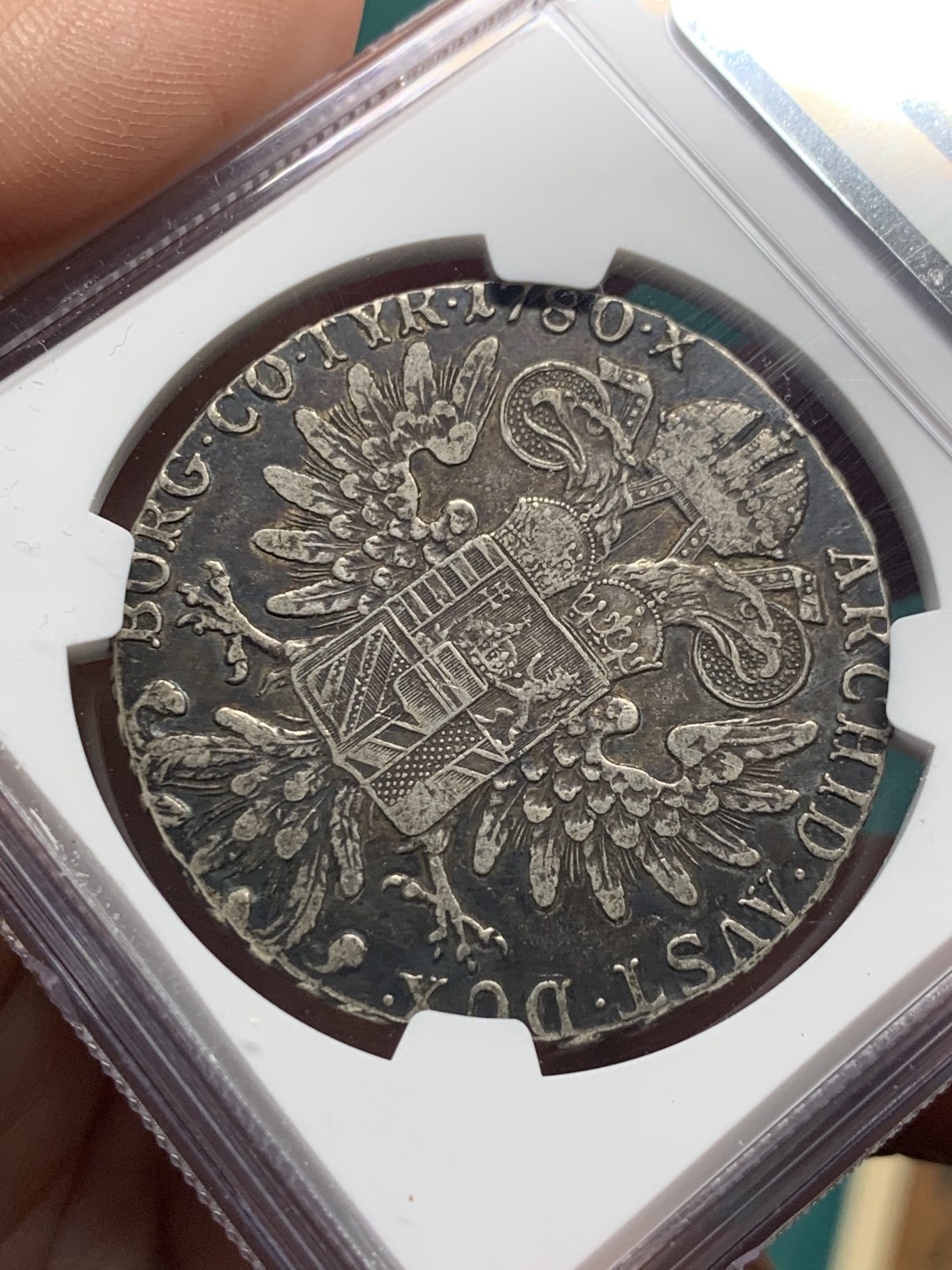 《竞宝斋》第147场-周日，周一 2场 (全场包邮) NGC-XF45 奥地利1780年 大奶妈泰勒 这枚看包浆和羽毛应该是早期的罗马版的后铸