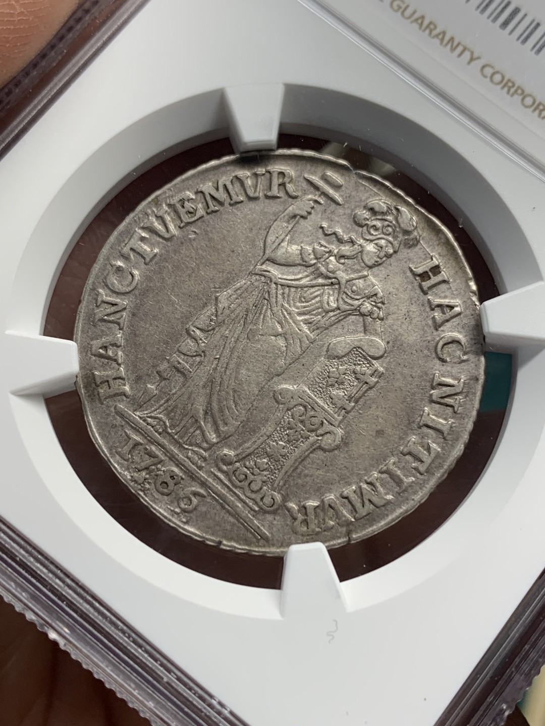 《竞宝斋》第147场-周日，周一 2场 (全场包邮) NGC-XFD 1786年荷兰东印度公司1盾银币 西弗里斯兰产，少见的VOC版