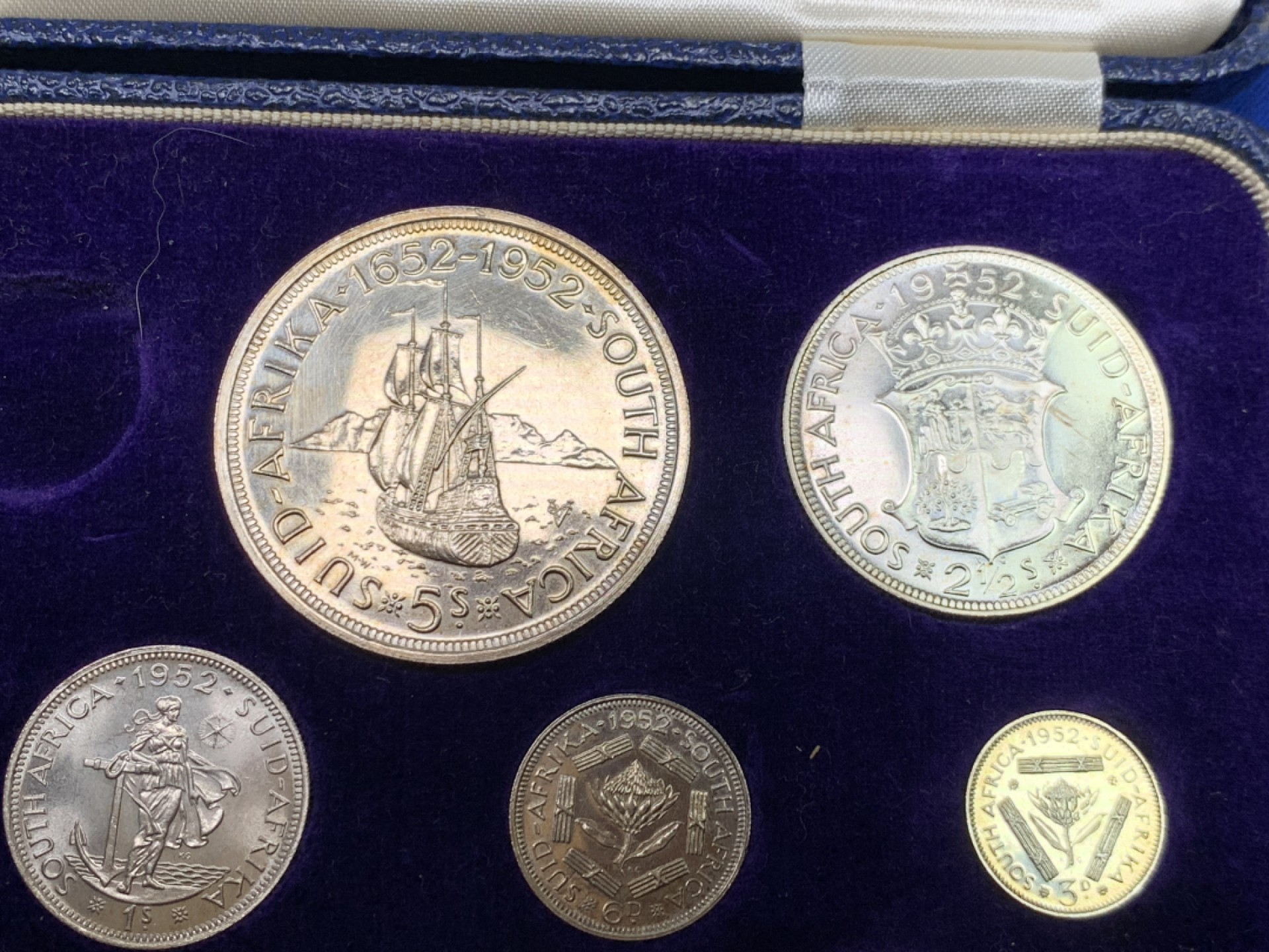 《竞宝斋》第147场-周日，周一 2场 (全场包邮) 1952年 南非乔治六世 套币 状态不错 细节见图
